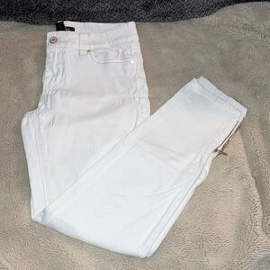 White House Black Market Skimmer Crops, Size 2